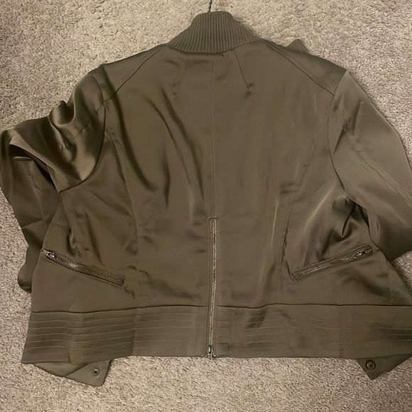 Super cute satin jacket - Picture 3 of 3